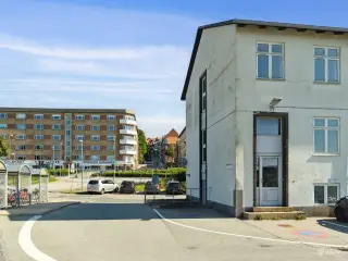 Funktionelt kontorlejemål tæt på Randers Station