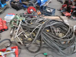 Palle med svejseslanger m.m.