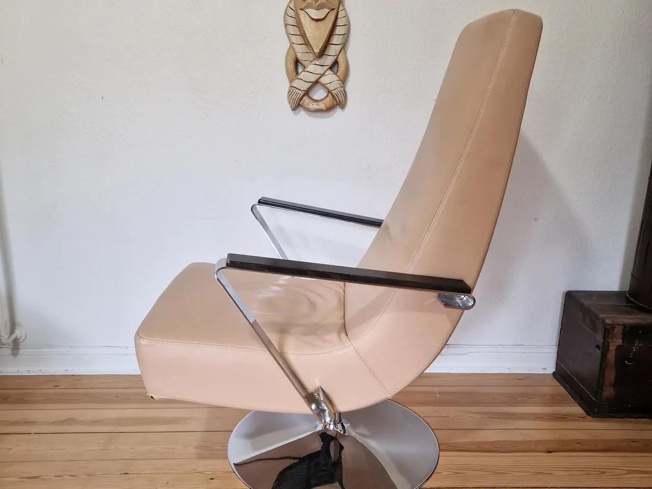 Billede 4 - Aero lænestol med fodskammel fra BoConcept. 