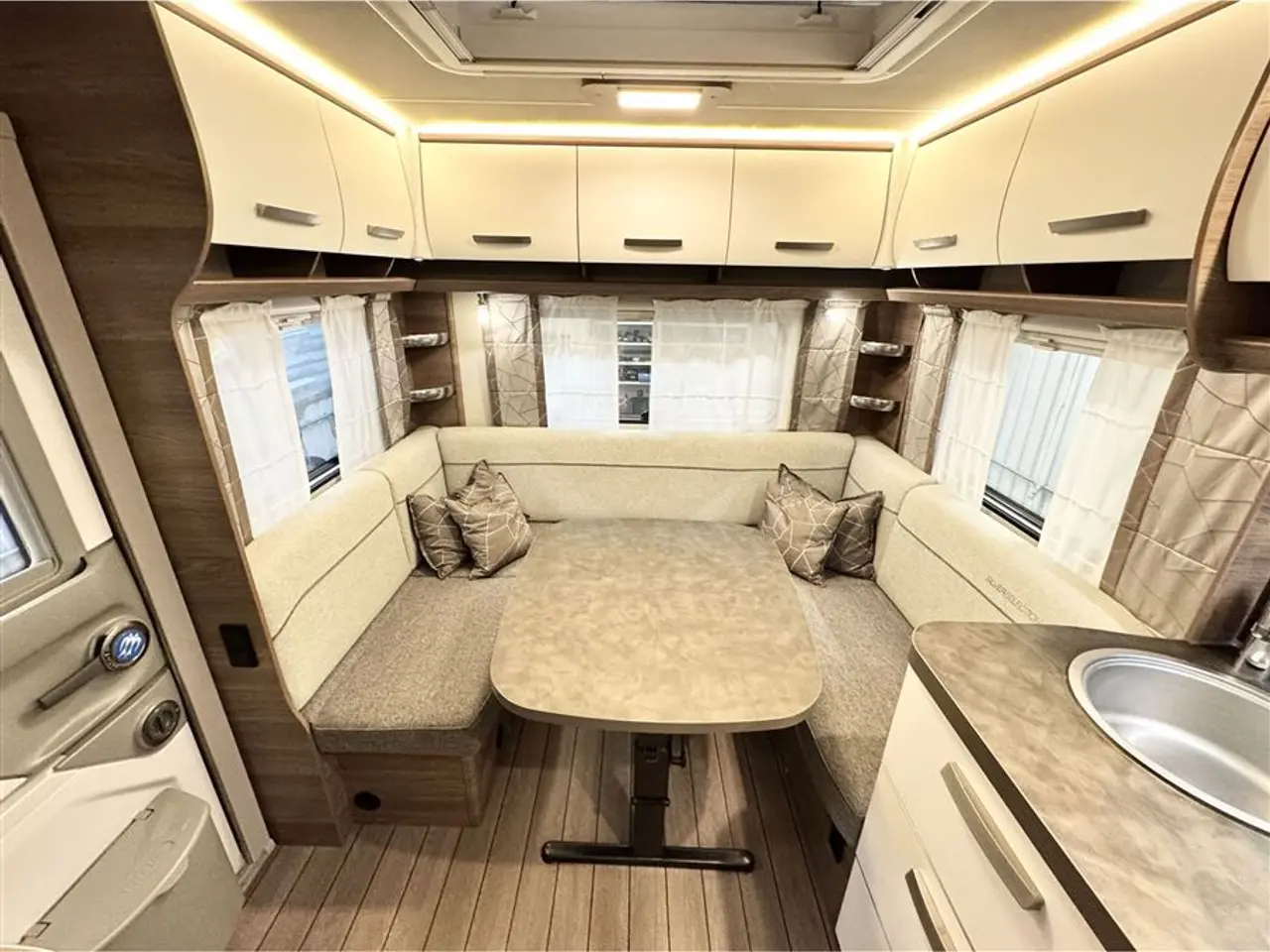 Billede 12 - 2020 - Knaus Sport 450 FU - Silver Selection   Fransk seng-Gulvtemp.-Mover