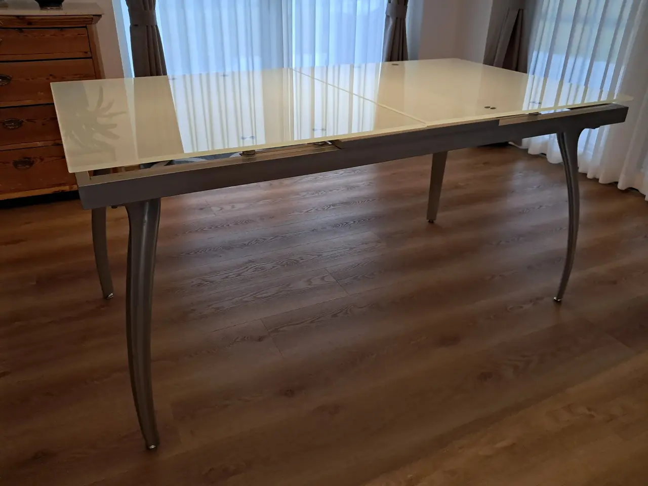 Billede 5 - SE HER ! - glas spisebord med 6 polstrede stole!