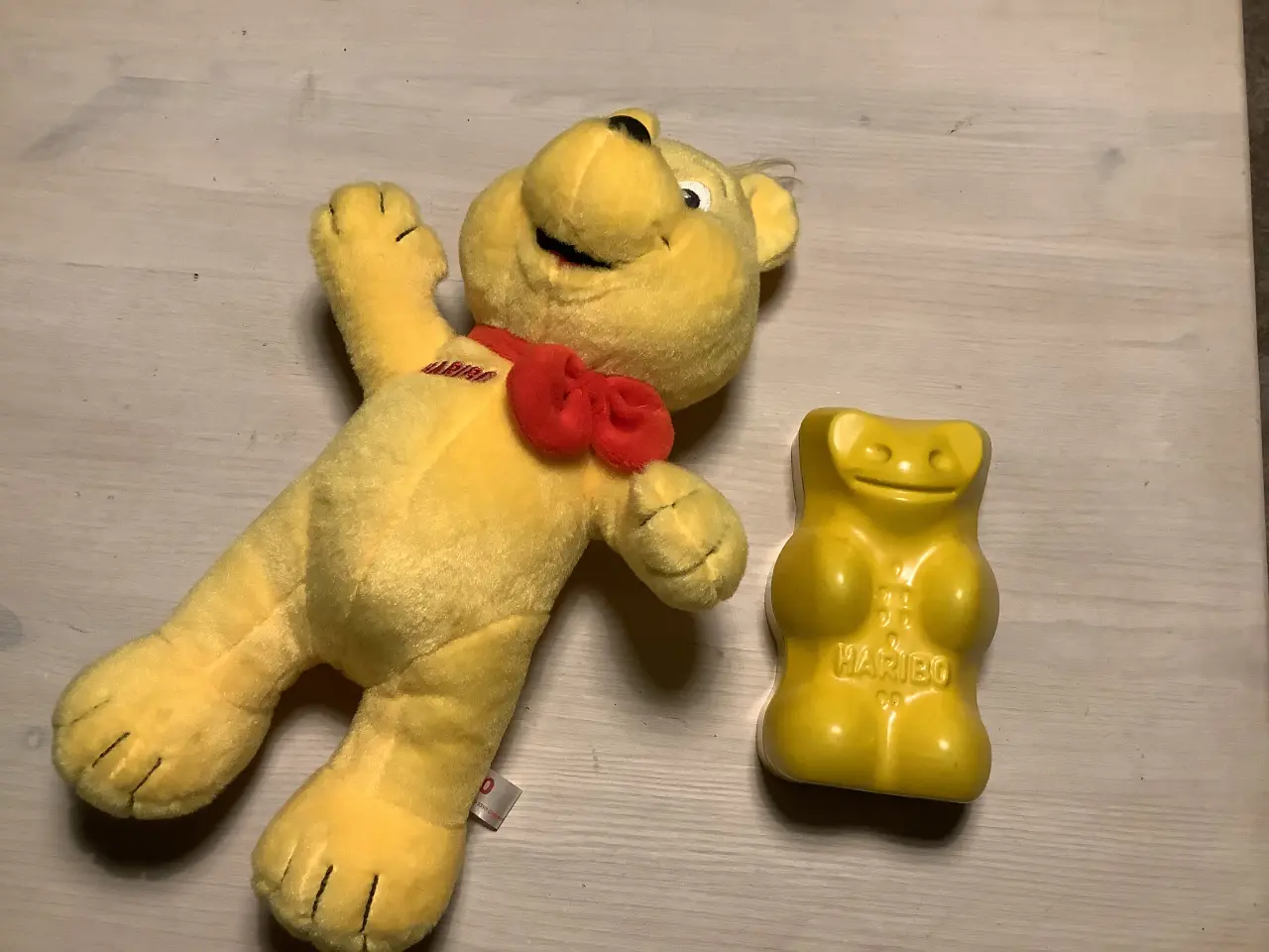 Billede 1 - Haribo bamse gul stof og en kasse,eller memoryspil