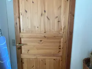 3 massive fyldningsdøre i fyrretræ