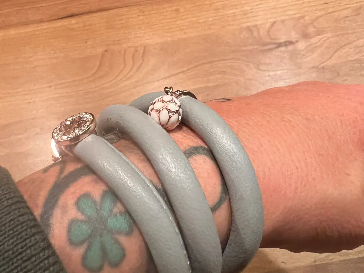 Billede 6 - Flot pilgrim armbånd med 3 charms