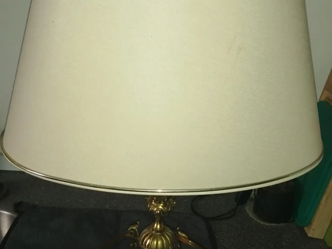 Billede 4 - TUNG MESSING BORDLAMPE, ROKOKO STIL I FLOT STAND