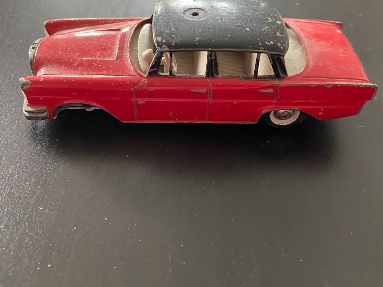 Billede 2 - Tekno Mercedes-Benz 220 S legetøjsbil rød