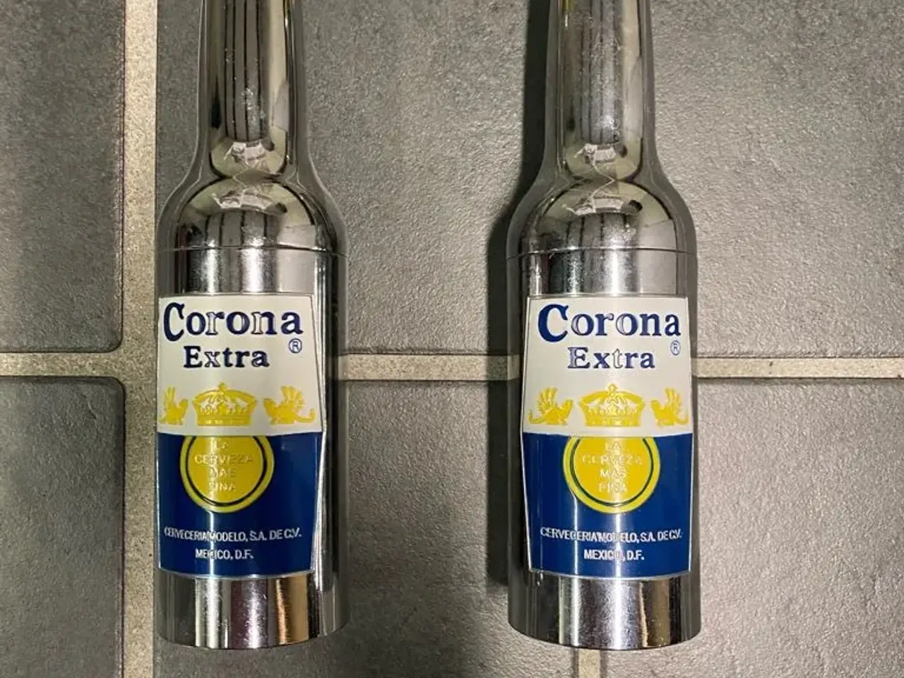 Billede 1 - 2 Corona Extra Metal flasker
