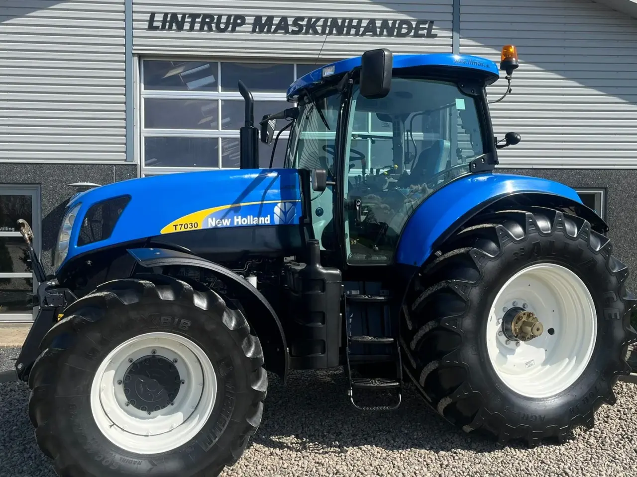 Billede 1 - New Holland T7030 Med frontlift