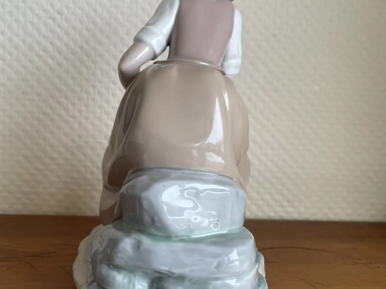 Billede 4 - ‘Ung Pige Fodre And’ NAO/Lladro (1. Sort.) !