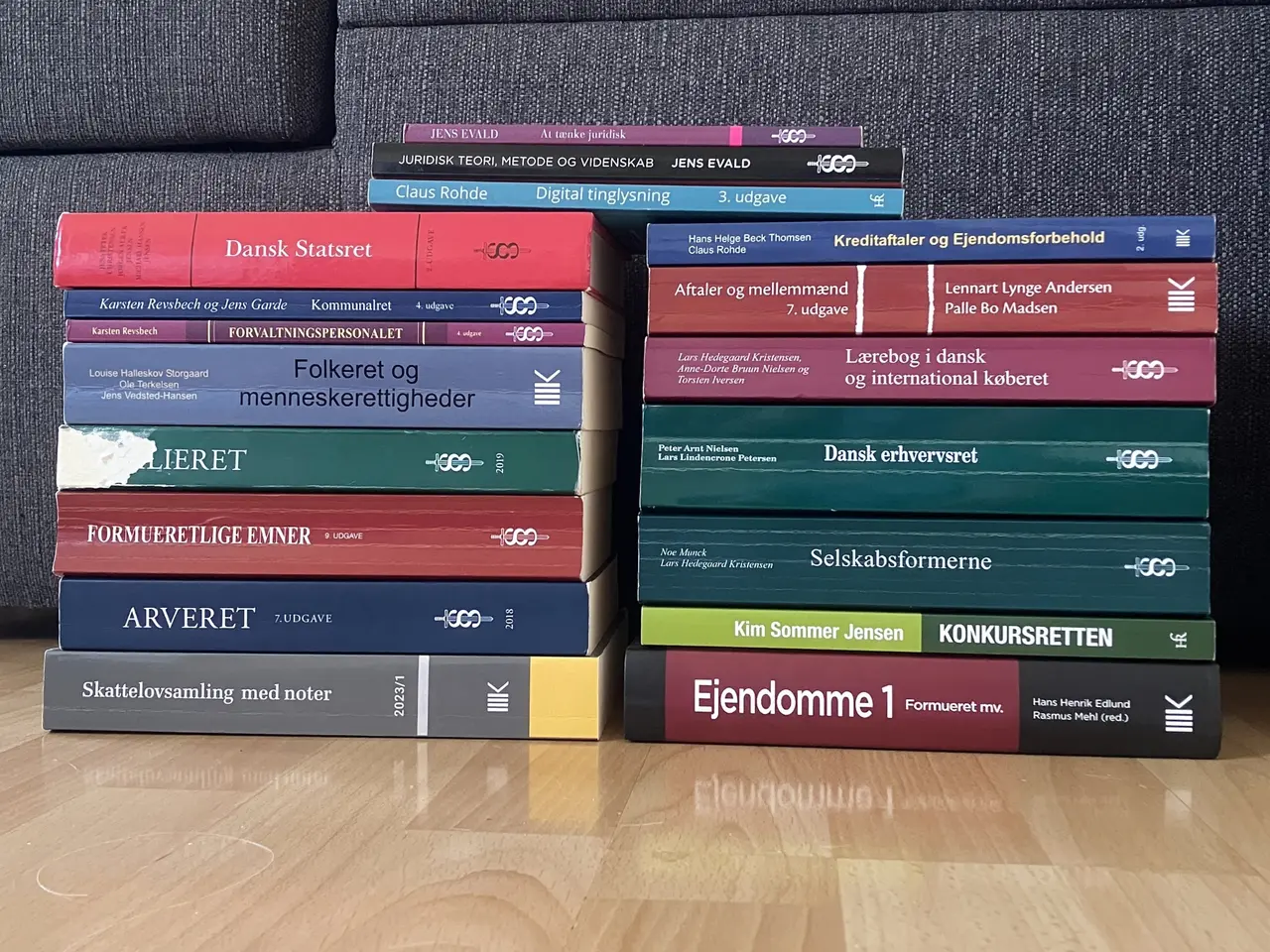 Billede 1 - Jurastudie – 18 bøger.     