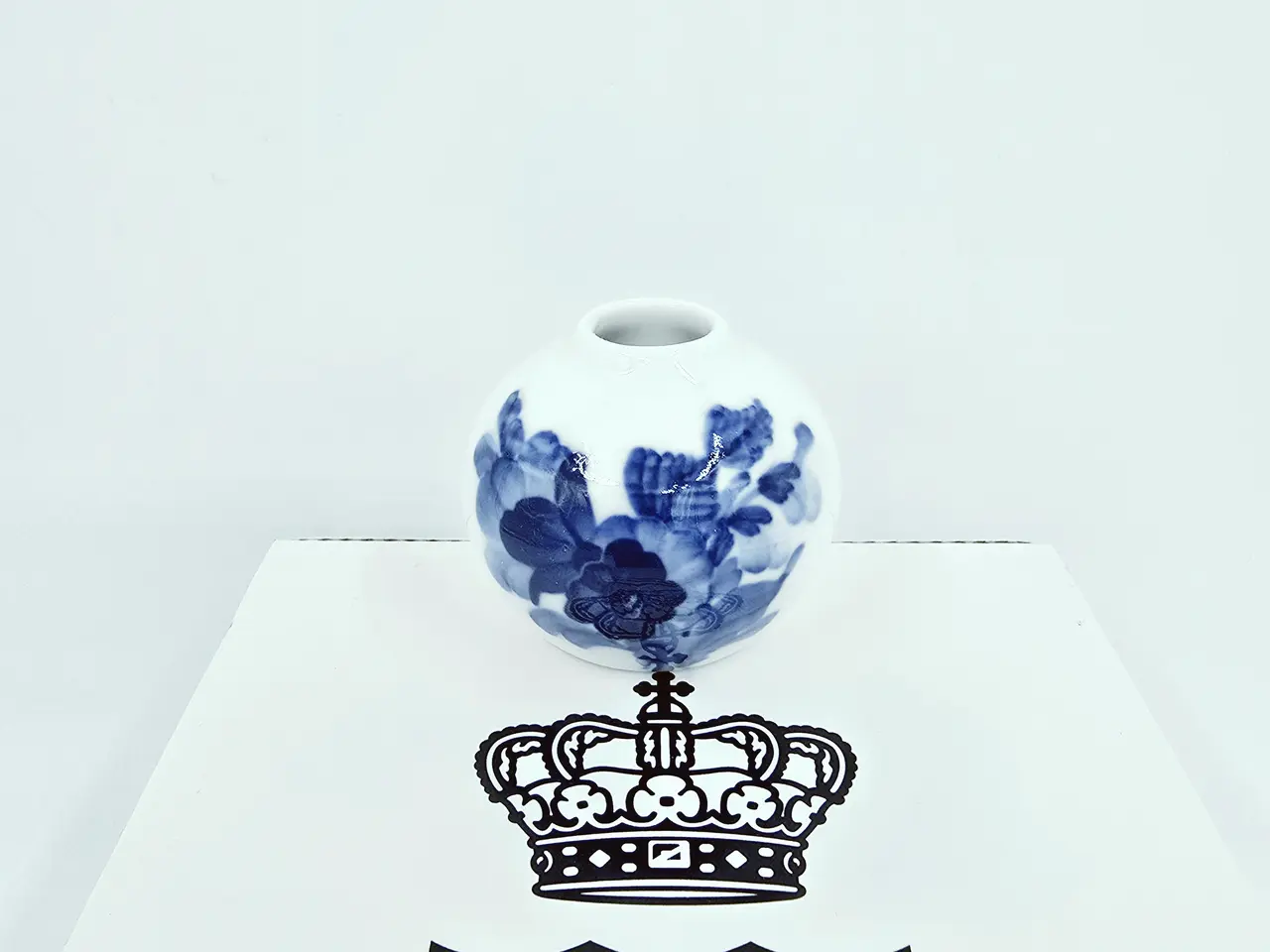 Billede 1 - Blå Blomst Flettet Kuvert Vase / Bordkortholder nr. 10-8176. sortering 1 Sjælden
