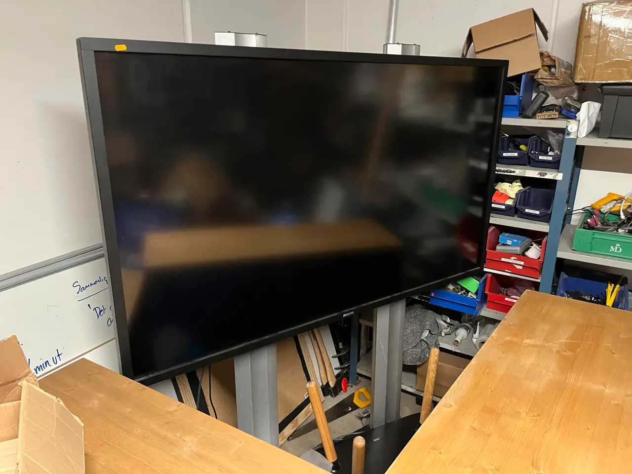 Billede 1 - Fjernsyn PHILIPS 75BDL3010T på rullestativ