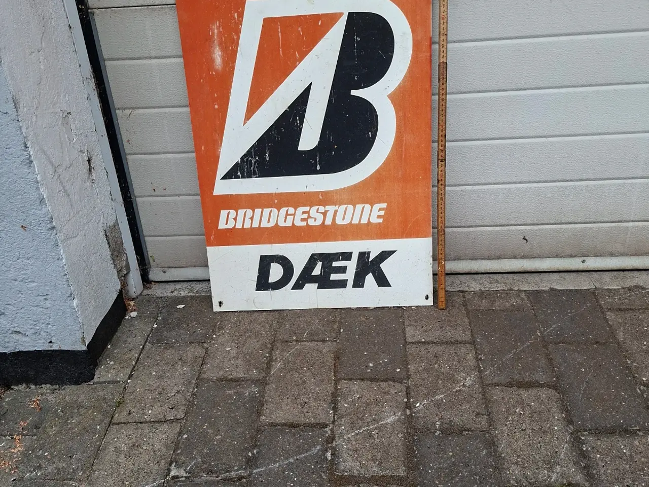 Billede 1 - Skilt mm. Til veteranværkstedet
