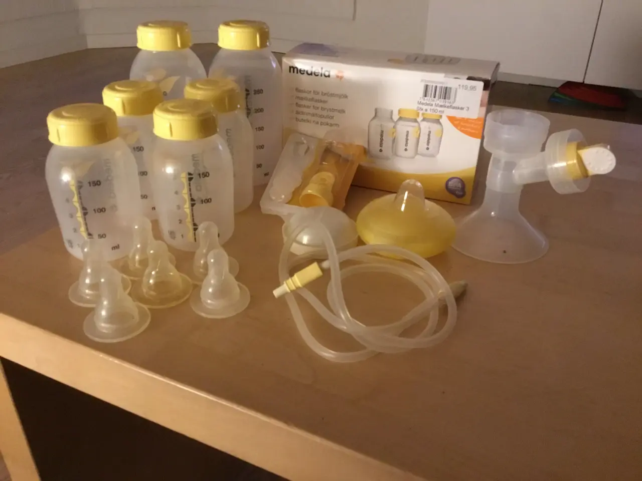 Billede 1 - Medela flasker til brystmælk + tilbehør