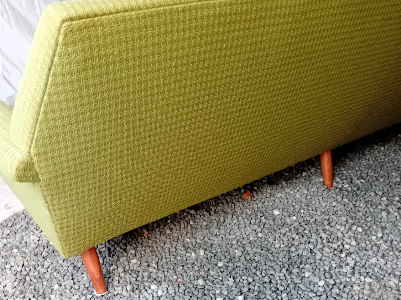Billede 4 - Sofa retro, flot i betrækket.