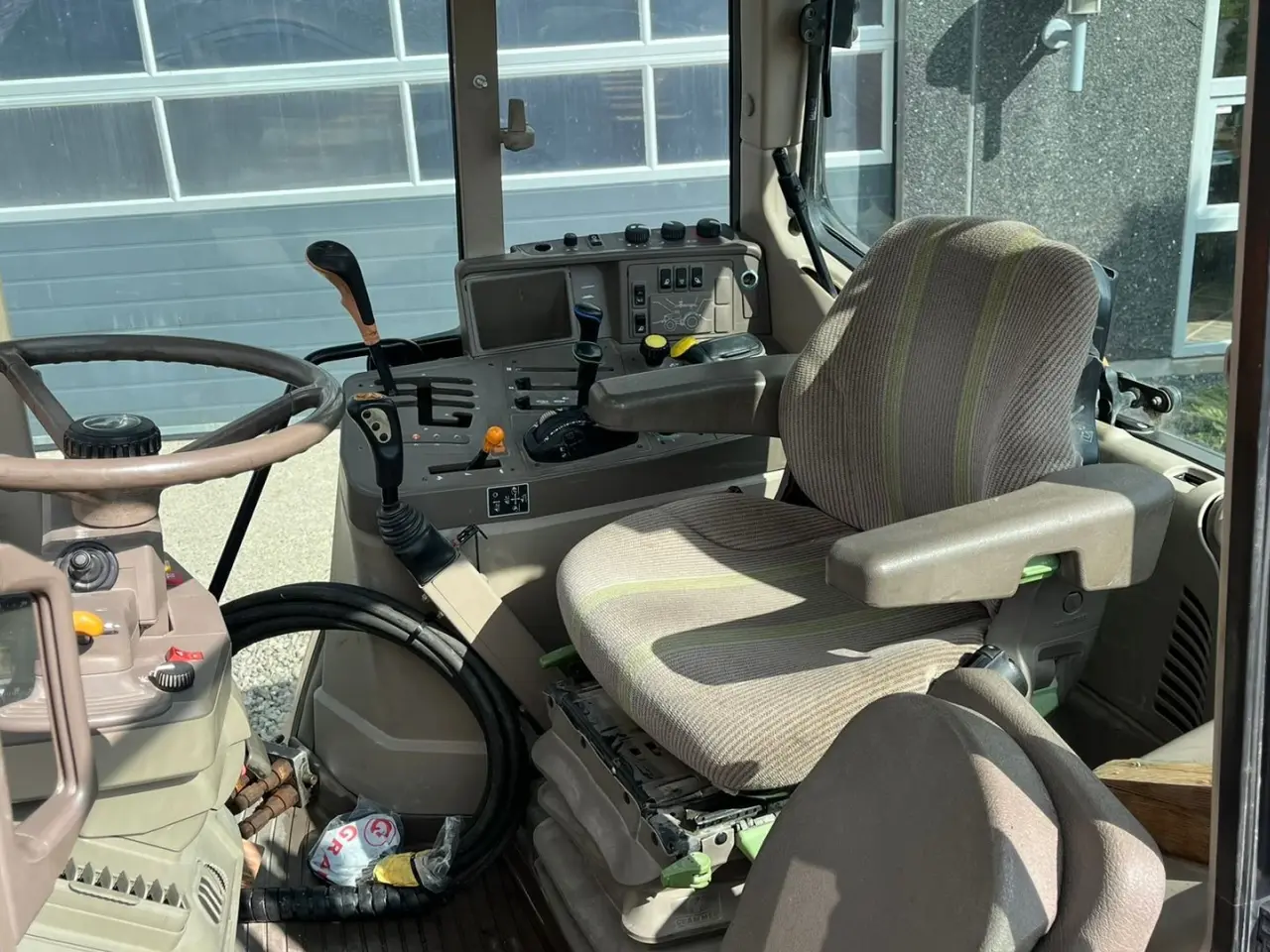 Billede 5 - John Deere 6430 Med frontlæsser og vejdæk