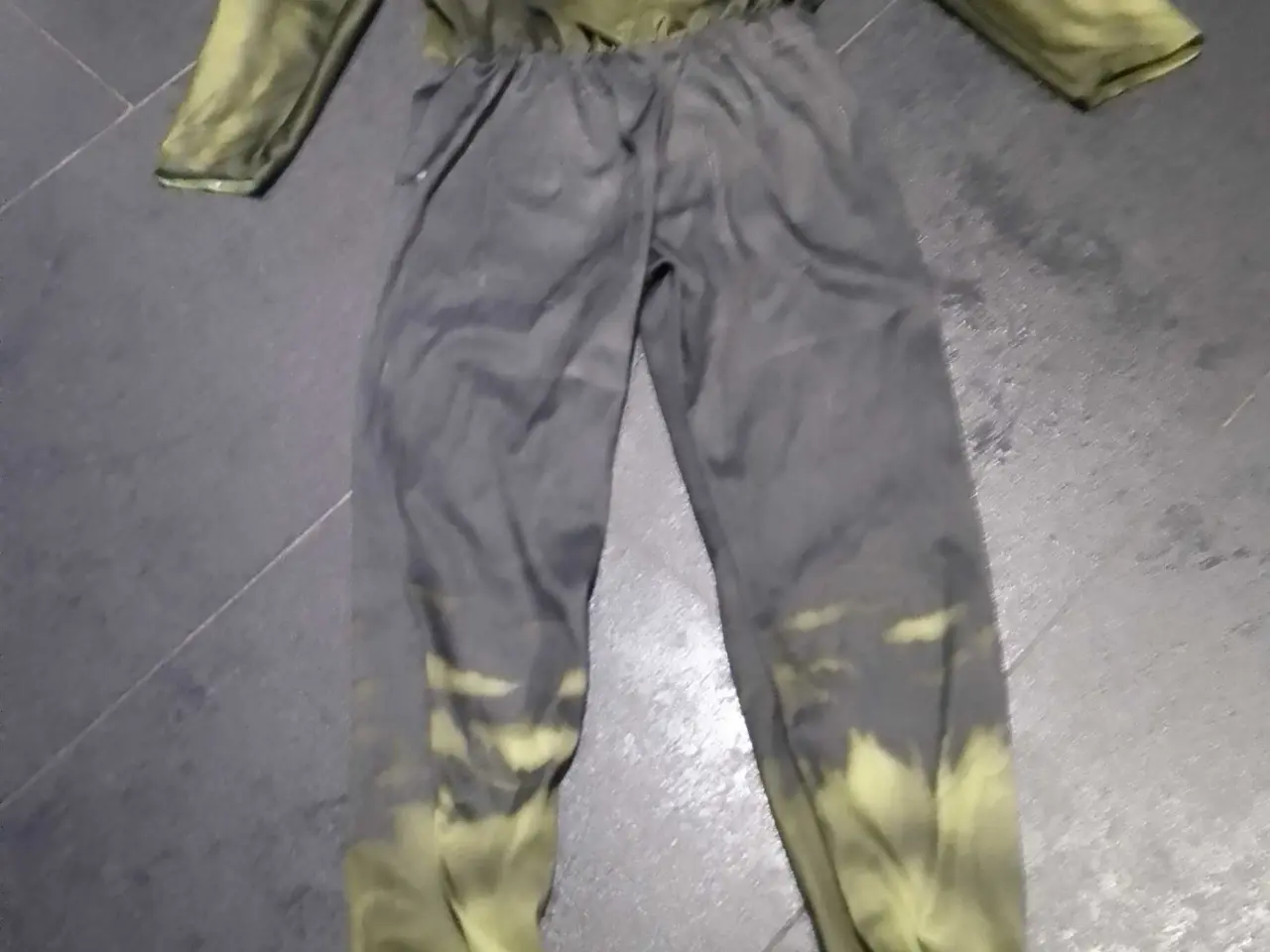 Billede 2 - Hulk kostume str 128