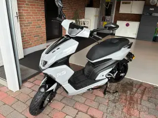 Vga R3, 30 km El scooter 2024