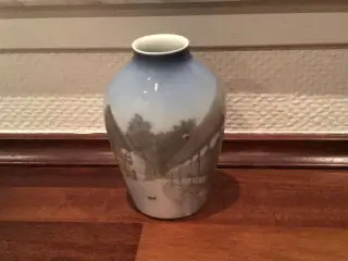 Oval Vase B & G