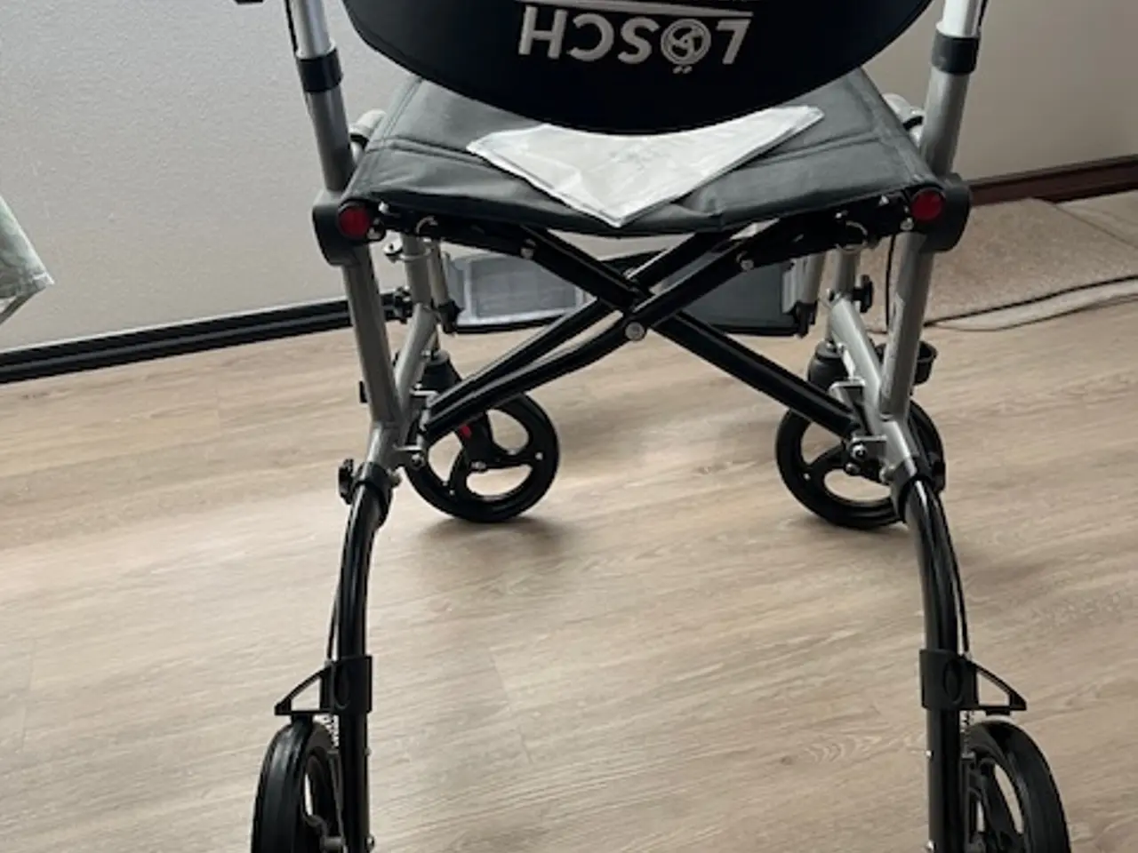 Billede 4 - Kombineret rollator/kørestol - som ny.