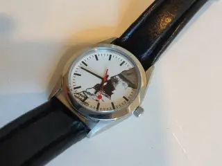 Flot armbånds ur med kunst på skiven (S4)