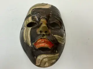 Maske i massiv messing