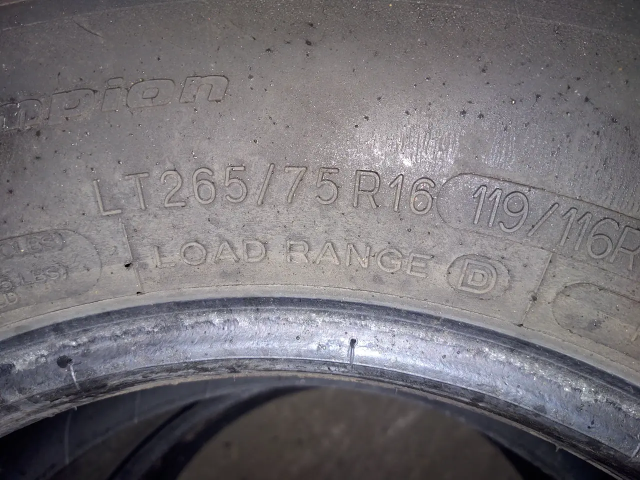 Billede 1 - 2 dæk str 265/75 R16