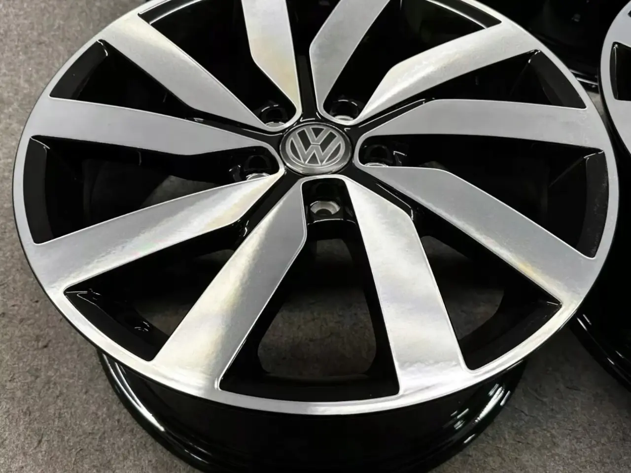 Billede 3 - ALUFÆLGE VW TOURAN MARSEILLE 5TA 18"