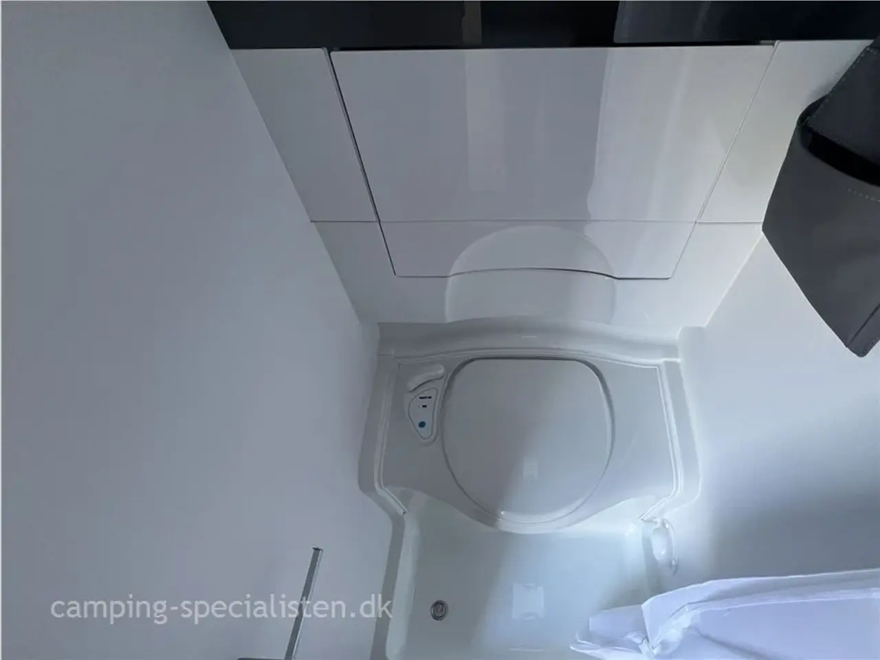 Billede 8 - 2025 - Adria Aviva 400 PS   2025 Adria Aviva 400 PS med 3 meter telt  - se den nu hos Camping-Specialisten.dk