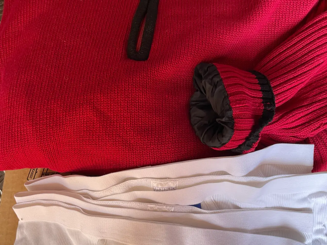 Billede 1 - Pakke nr. 9 Rød strik sweater, skjorter, undertøj