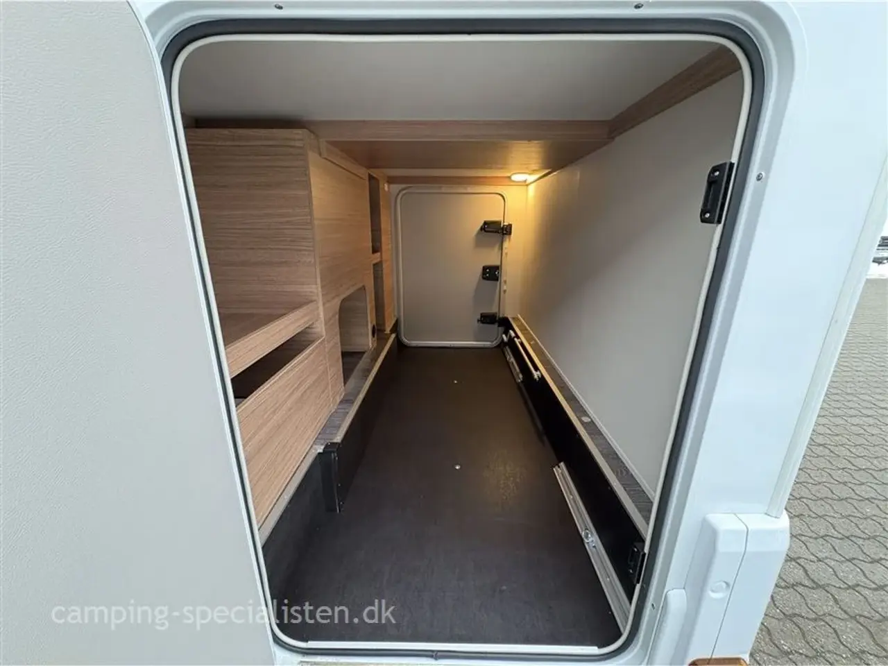 Billede 18 - 2026 - Weinsberg Pepper Edition MEG 640 Mercedes Weinsberg CaraCompact 640 MEG Edition Pepper MB 2026 - Kan ses nu hos Camping-Specialisten.dk