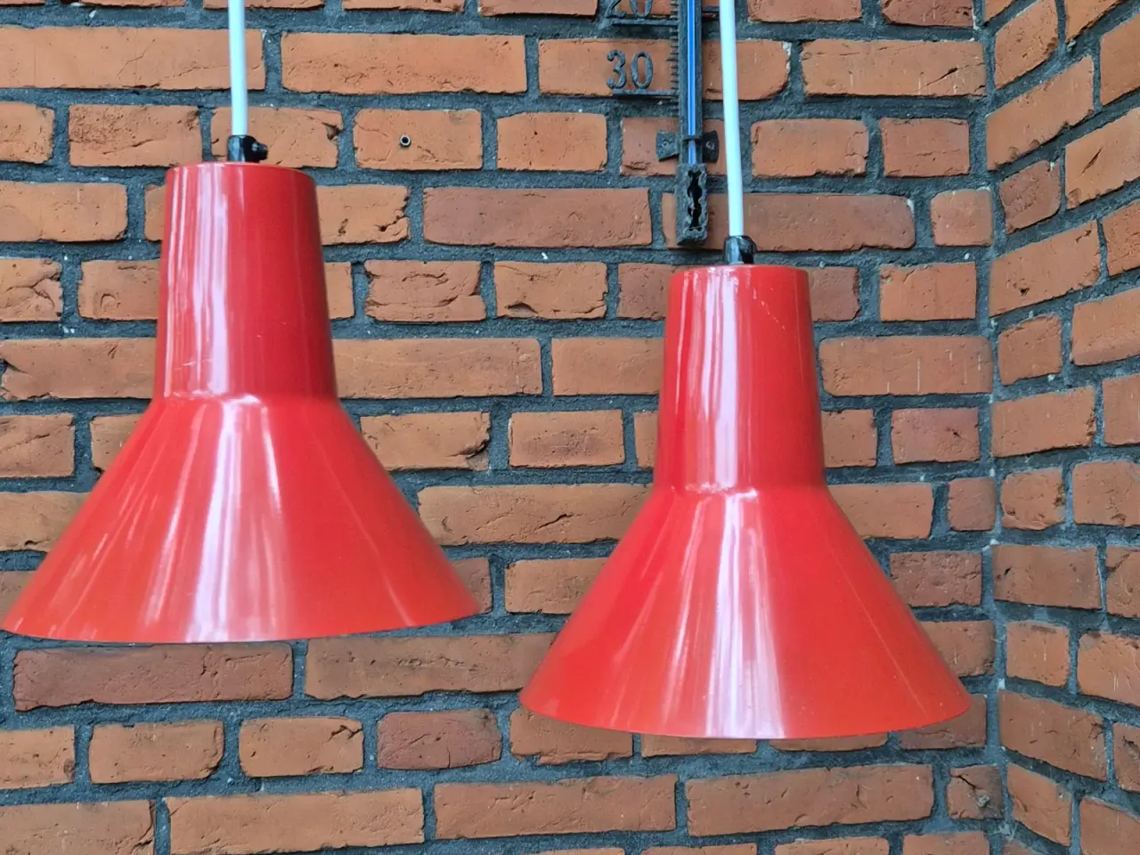 Billede 1 - Røde retropendler med form som en arkitektlampe