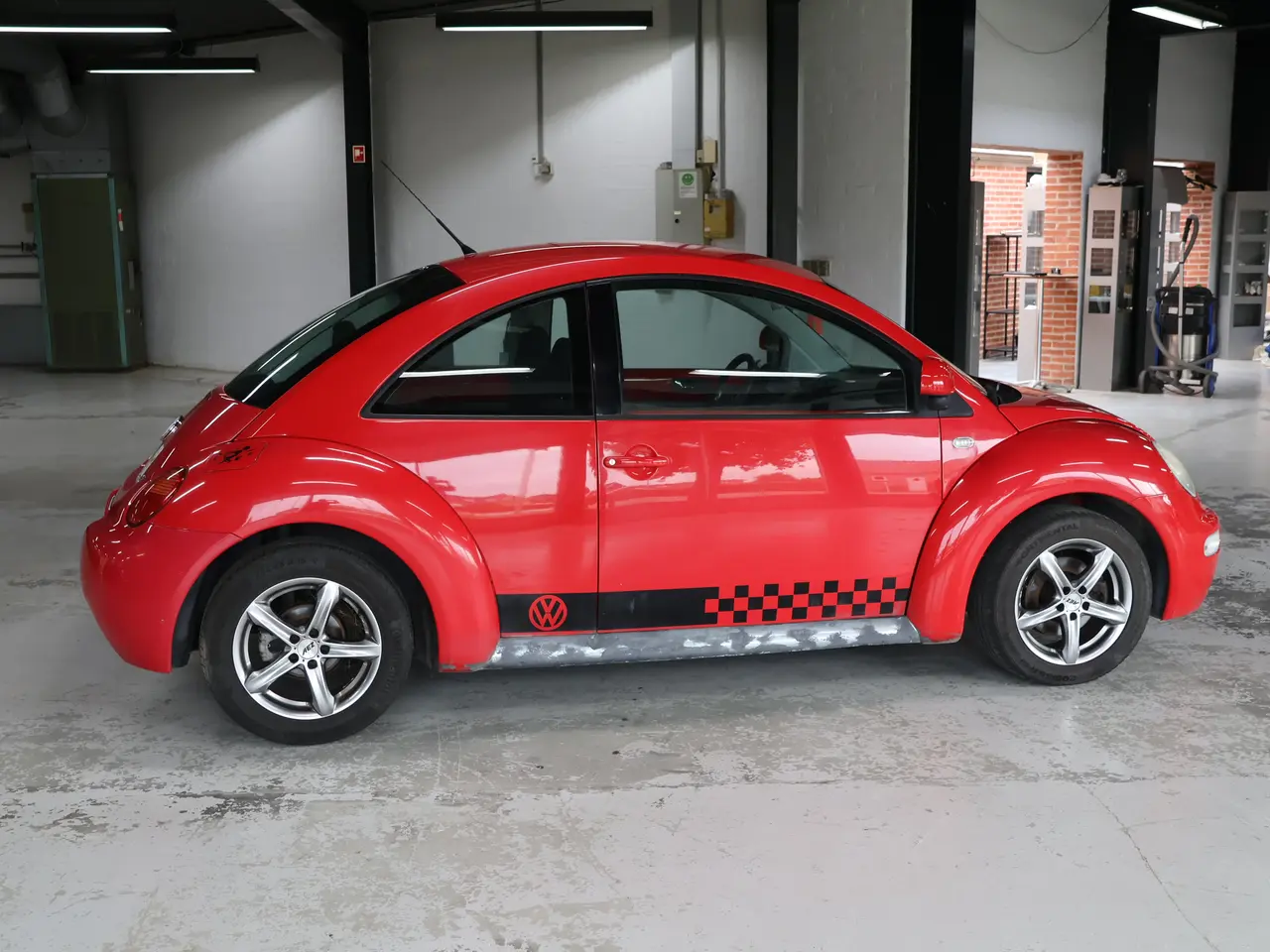 Billede 6 -  VW Beetle 2,0 benzin. årg 1998. Synet 01/10-2025.