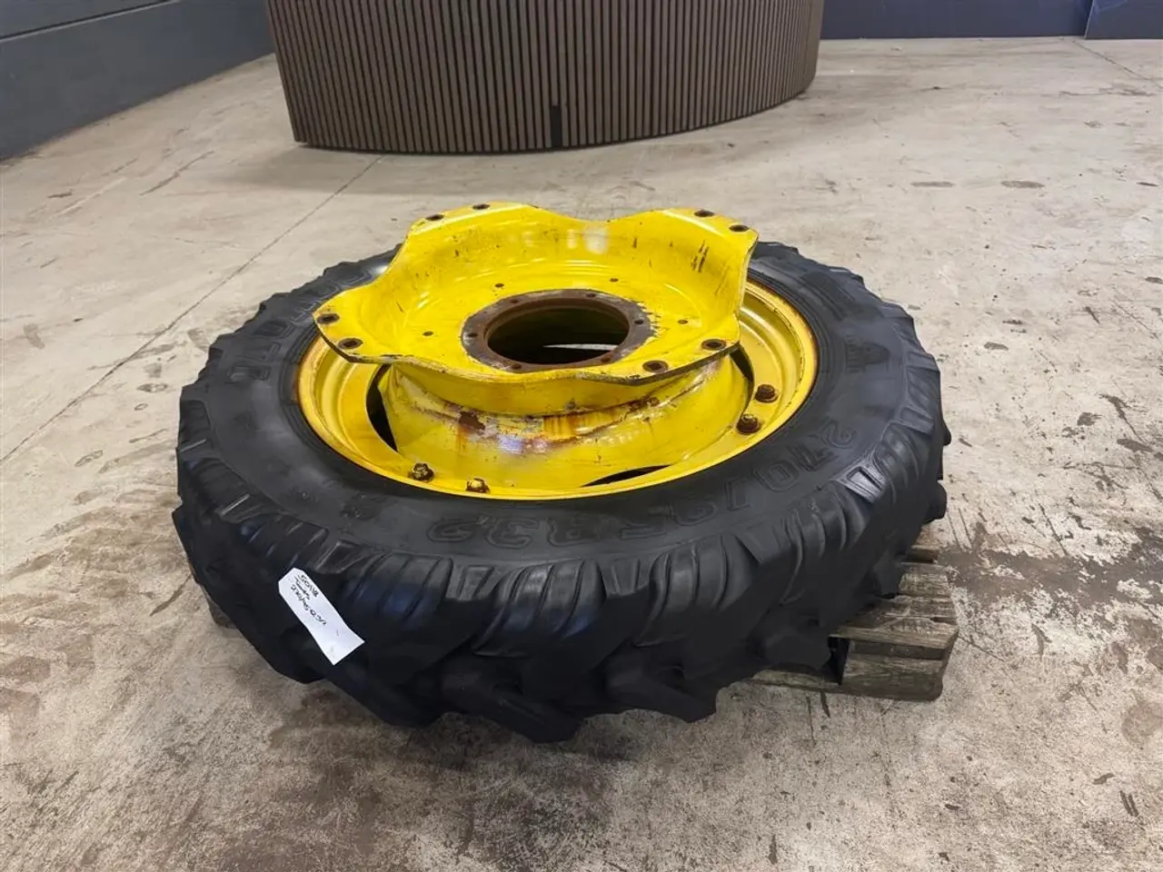 Billede 2 - Taurus 270/95 R32