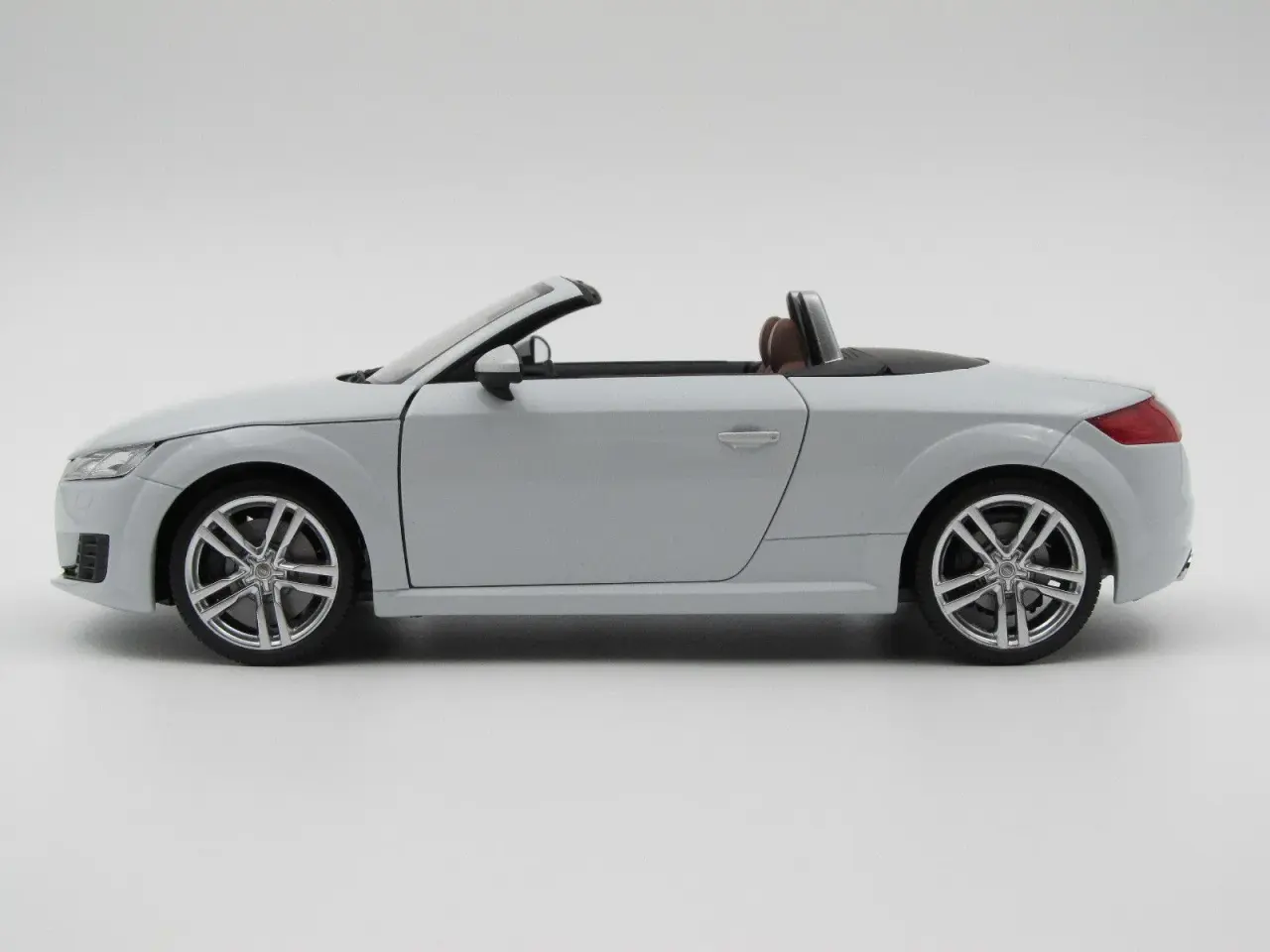 Billede 4 - 2014 Audi TT Roadster 1:18 - MINICHAMPS