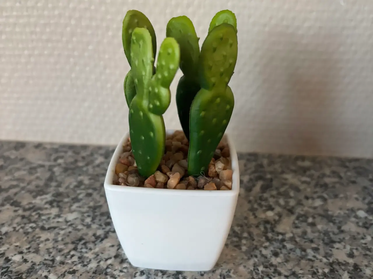 Billede 2 - 4 små plastik planter 