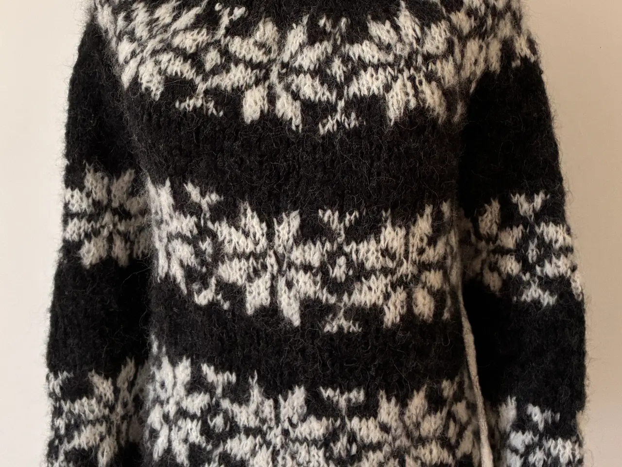Billede 1 - FRUSTRIK - Sarah Lund - håndstrikket i alpaca