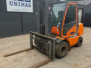 Semi Terrænggående Dieseltruck 