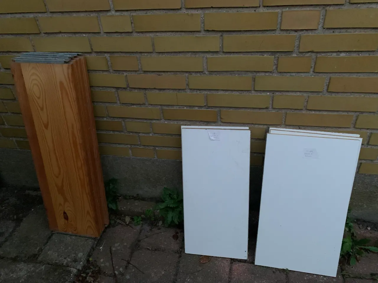 Billede 2 - Hylder i hvid laminat