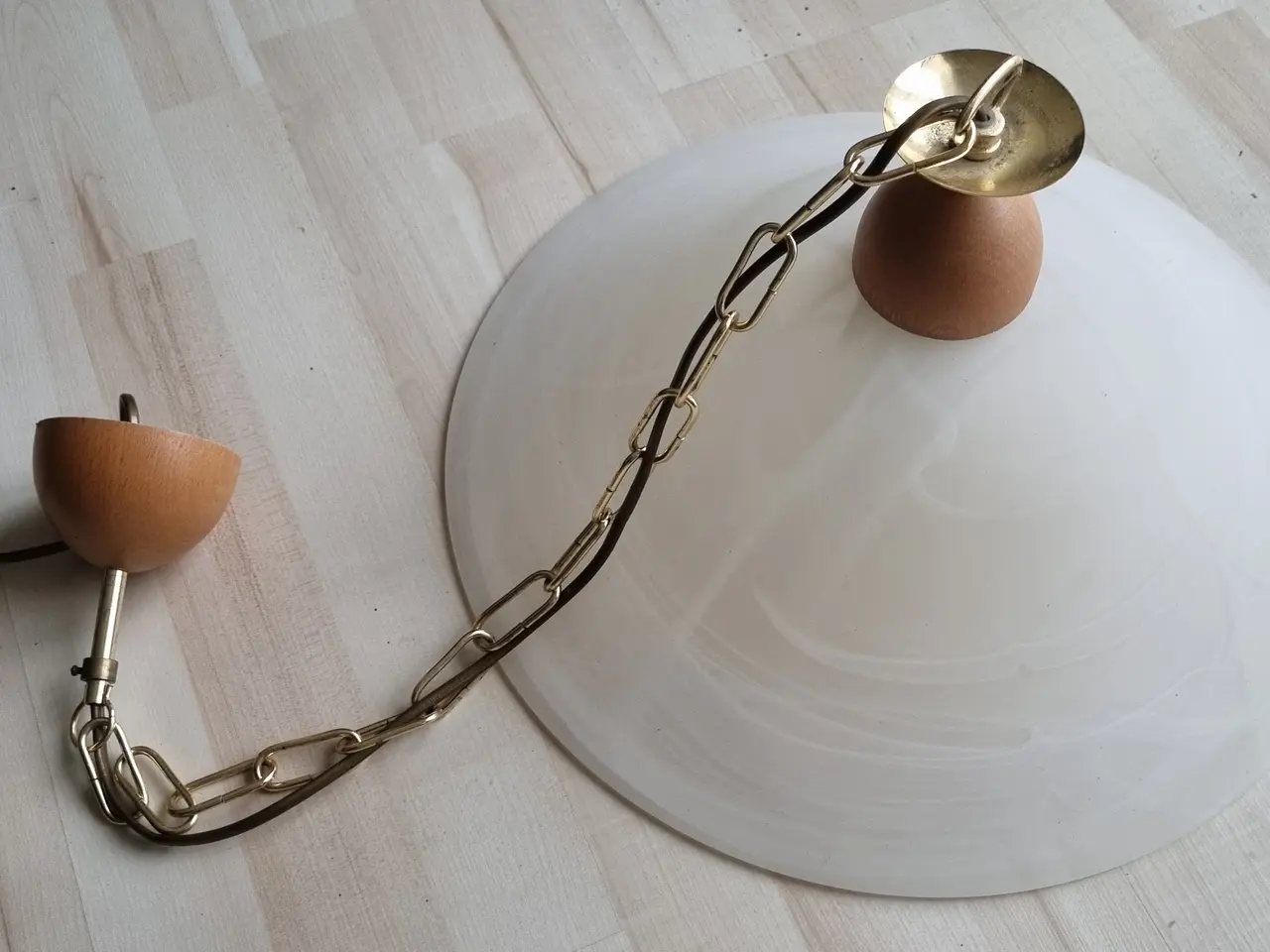 Billede 1 - Loftlampe i frostet glas med træknop og kæde