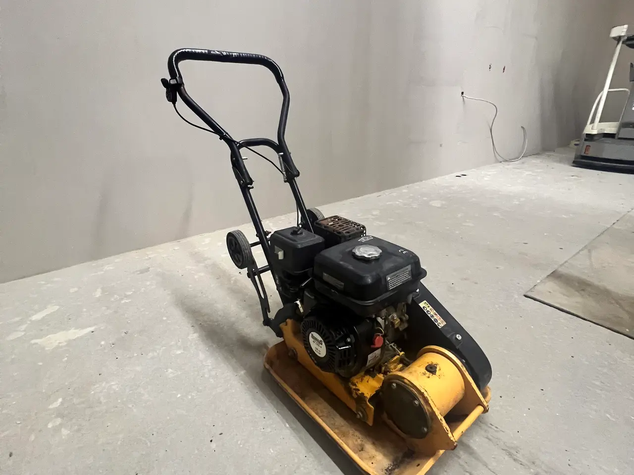 Billede 2 - Pladevibrator udlejes 60kg. 95kr.dag - 195kr.weeke