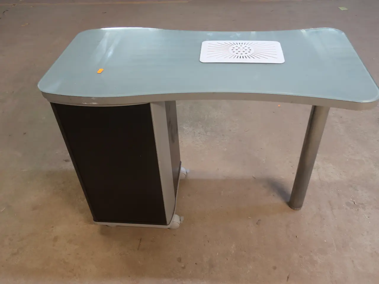 Billede 5 - Skønhedsarbejdsbord med indhold