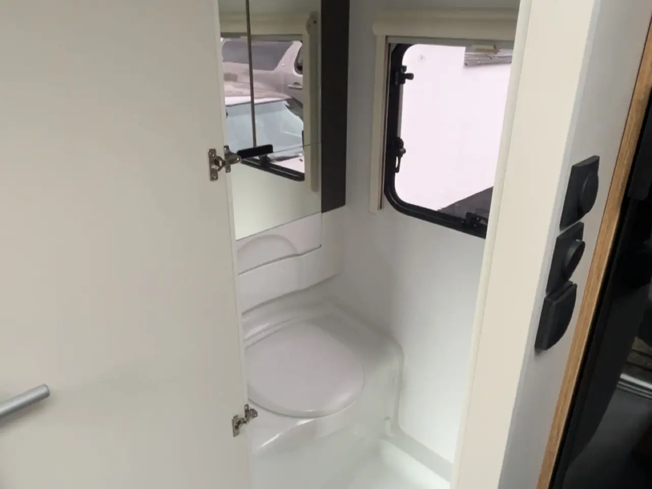 Billede 7 - Flot Adria Action 391 Lh