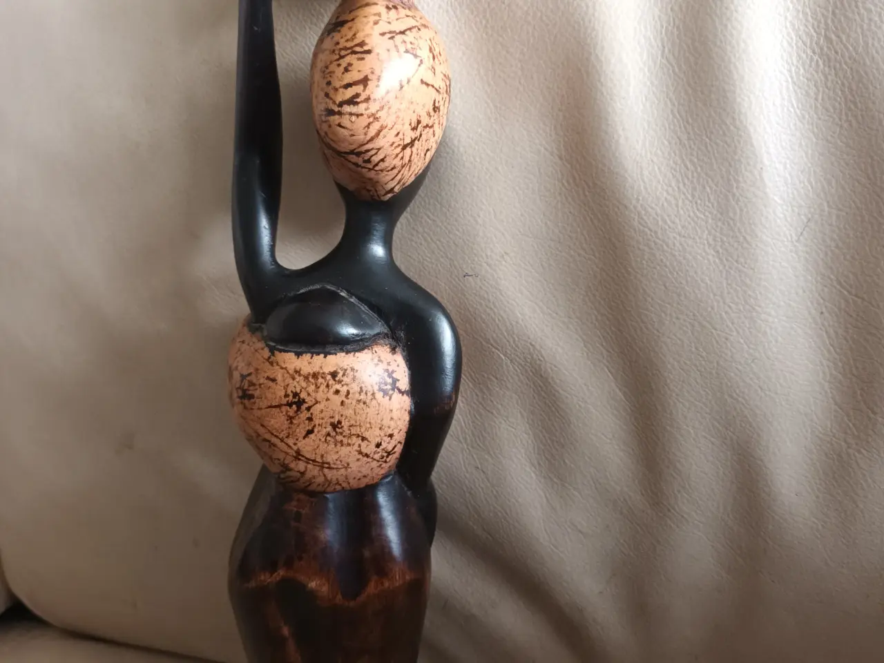 Billede 1 - FLOT HÅNDSKÅRET AFRIKANSK KVINDE 34 CM