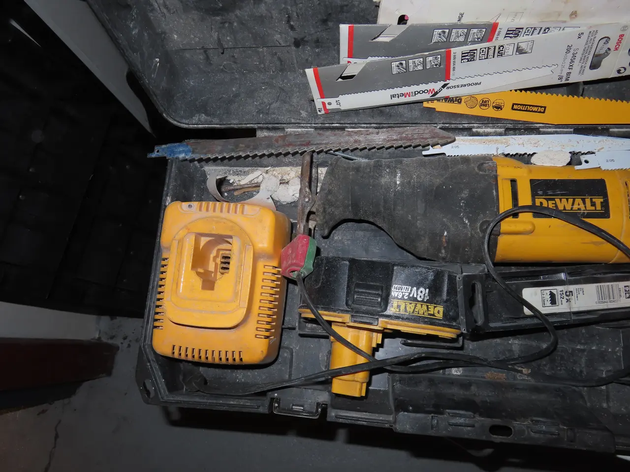 Billede 2 - Akku bajonetsav DEWALT DC380 med 2 stk. Batterier og lader