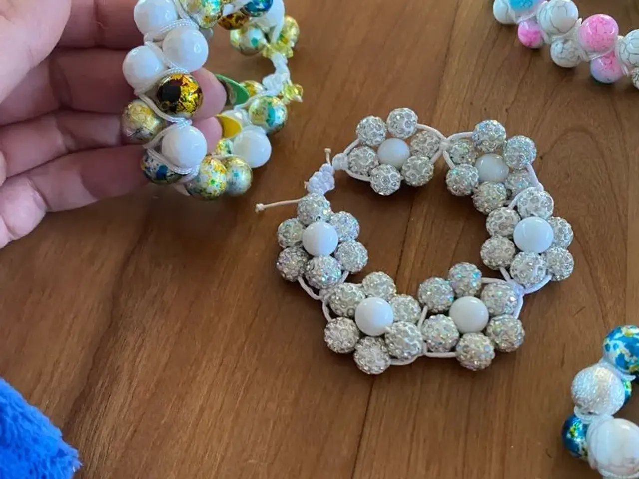 Billede 4 - Nye knyttede armbånd