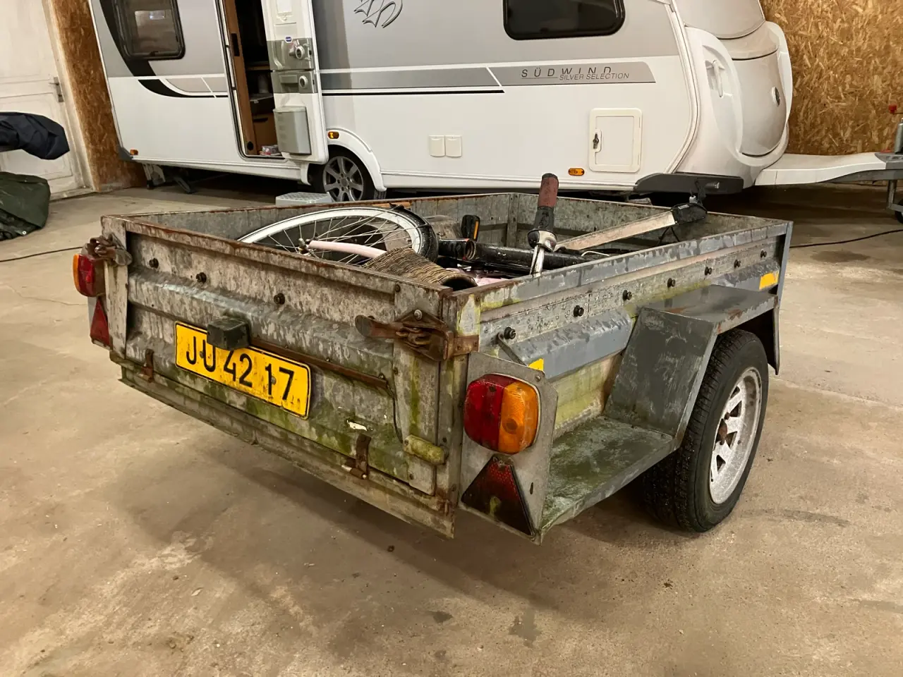 Billede 1 - Gammel trailer til renovering