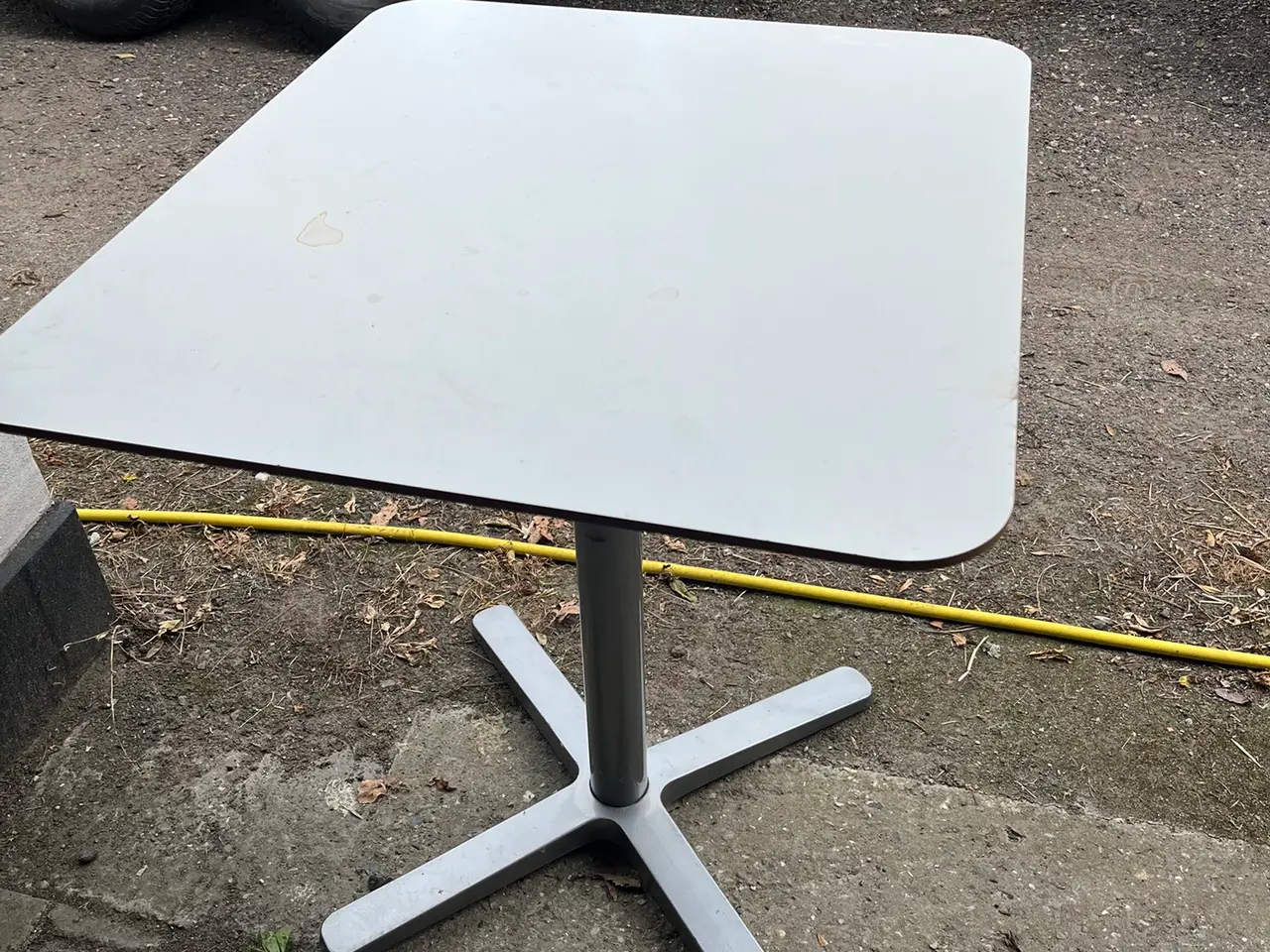 Billede 2 - CAFÈ ELLER SPISEBORDE - HAR 2 STK.