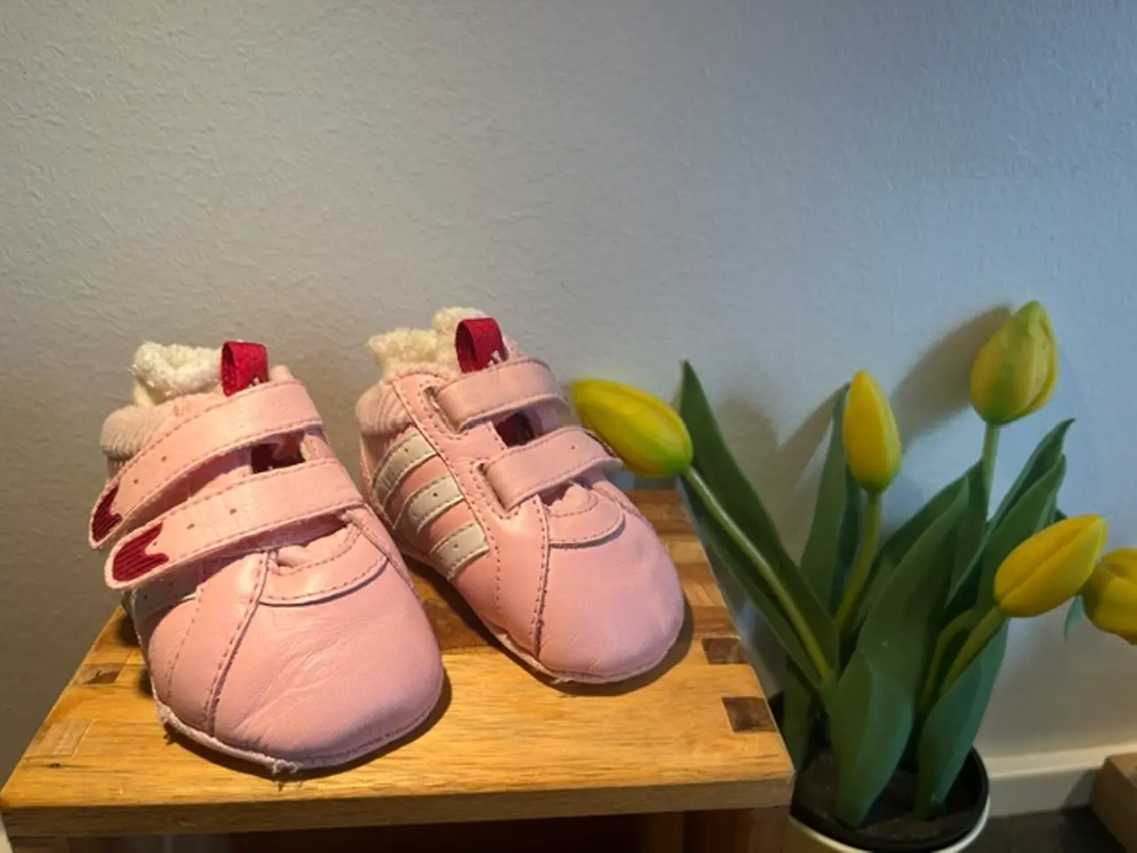 Billede 2 - Søde lyserøde Adidas babysko m. strømper – Str. 17
