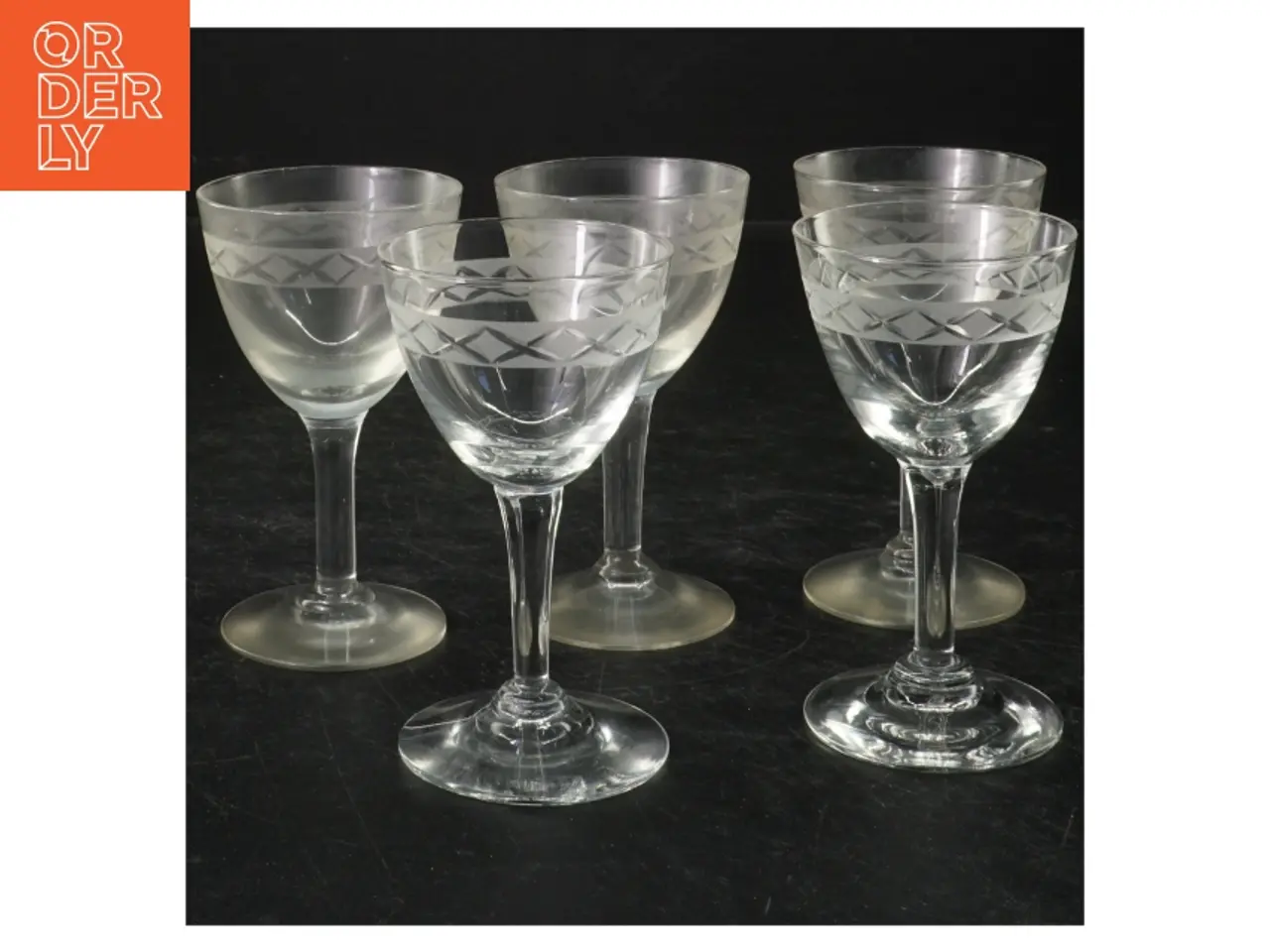 Billede 1 - Sæt af 5 smukke Ejby glas med udskårne mønstre (str. 10x6 cm)